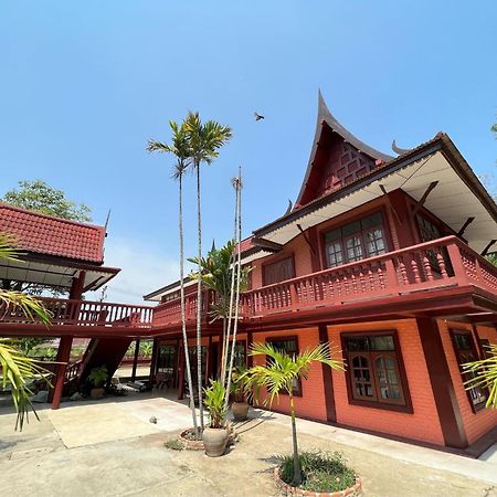 บ้านไทยไออุ่น Phra Nakhon Si Ayutthaya Buitenkant foto